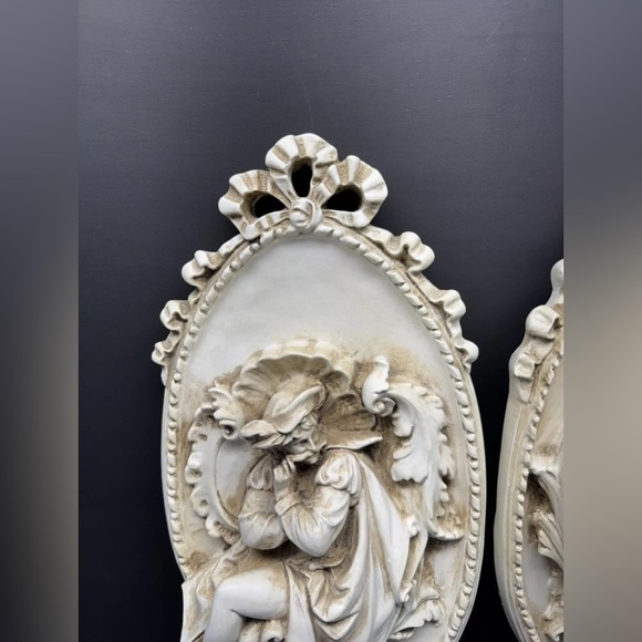 SET of 2 Vintage Set Renaissance Ornate Sculptured Wall Plaques/ Sconces - Picture 3 of 12
